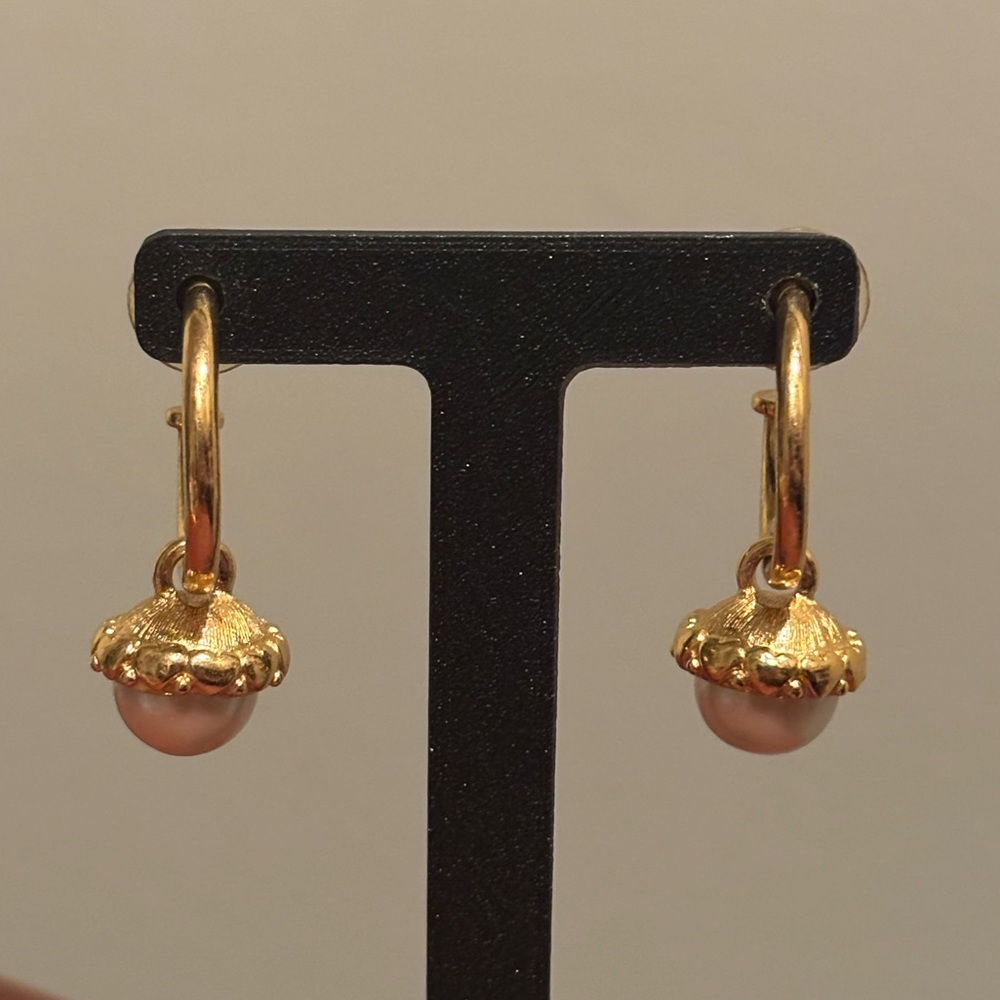 ⭐️ 5 For $25 Gold Toned Faux Pearl Earrings Vintage